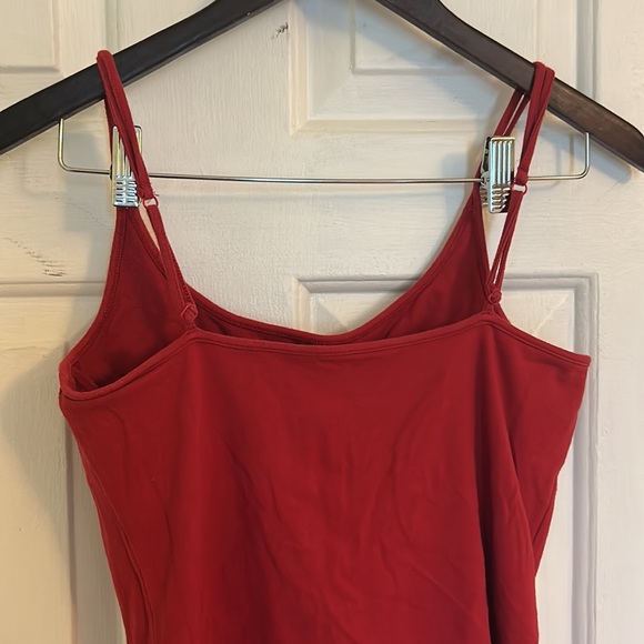 Red tank with fitted bra - Picture 3 of 4